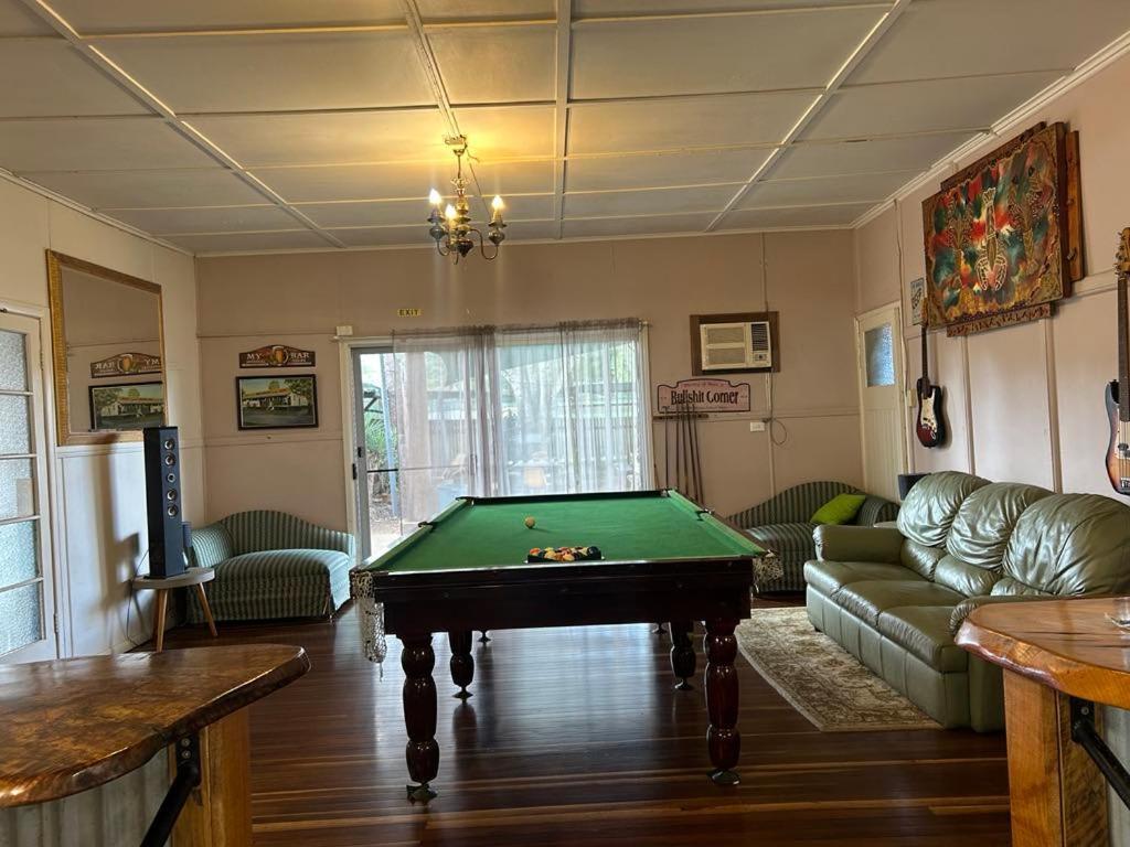 Gundy Pub & Caravan Park Gundiah Extérieur photo