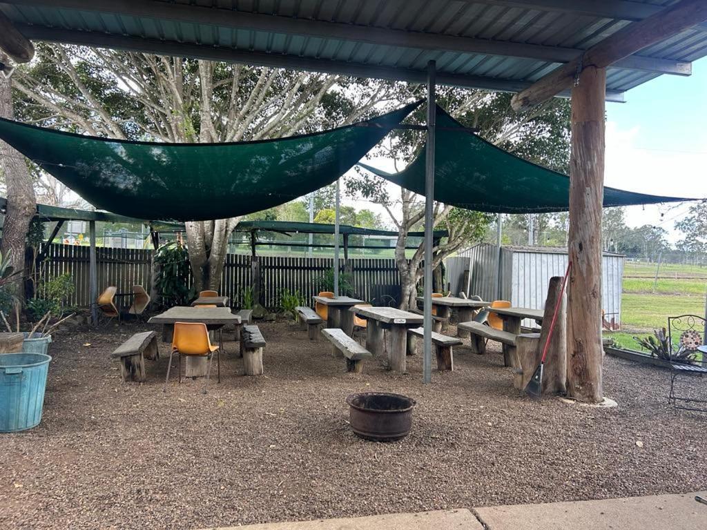 Gundy Pub & Caravan Park Gundiah Extérieur photo