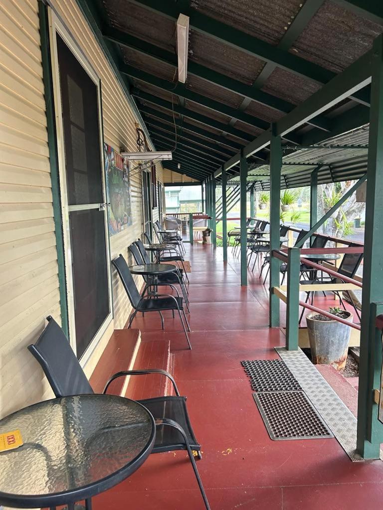 Gundy Pub & Caravan Park Gundiah Extérieur photo