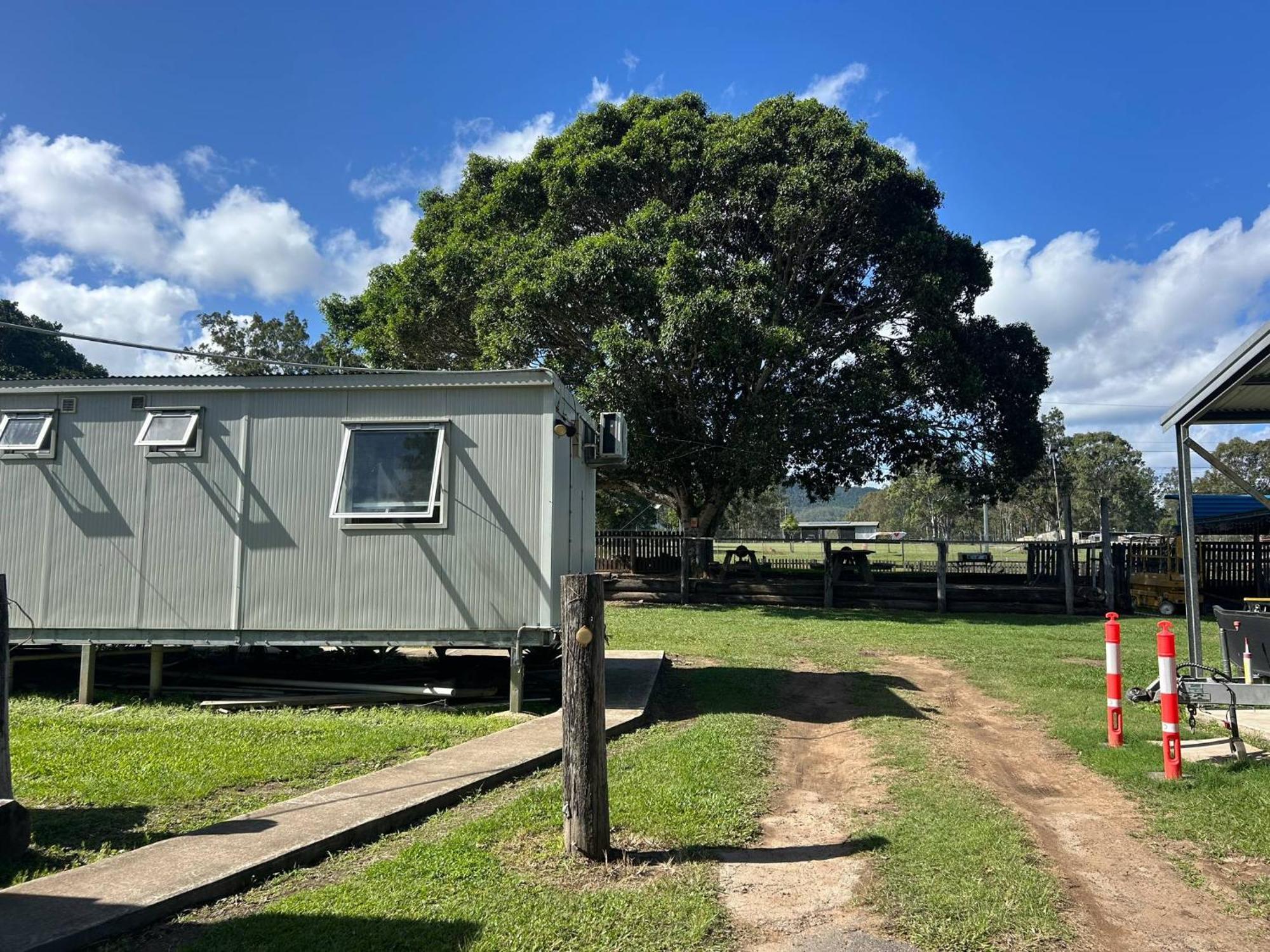 Gundy Pub & Caravan Park Gundiah Extérieur photo